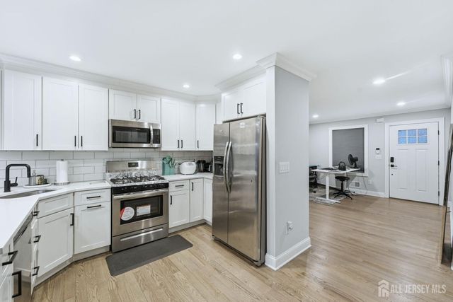 15 Rector Avenue, Woodbridge Proper, NJ 07095