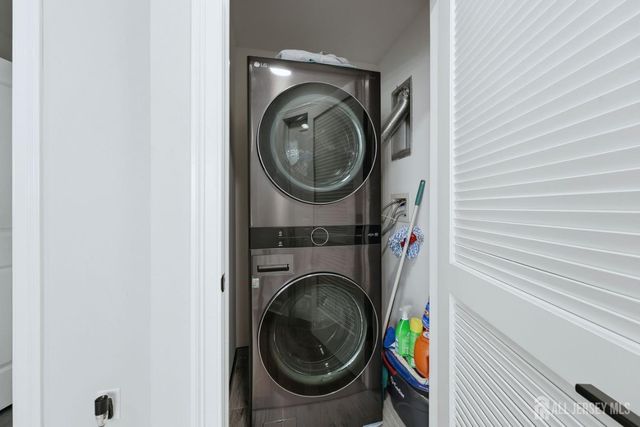 15 Rector Avenue, Woodbridge Proper, NJ 07095