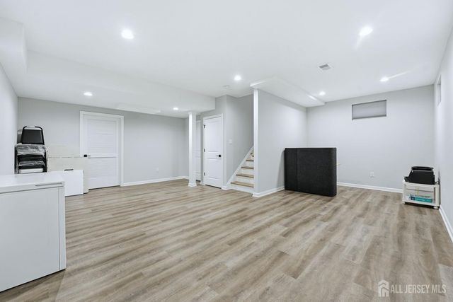 15 Rector Avenue, Woodbridge Proper, NJ 07095