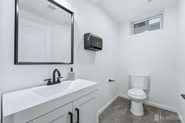 15 Rector Avenue, Woodbridge Proper, NJ 07095