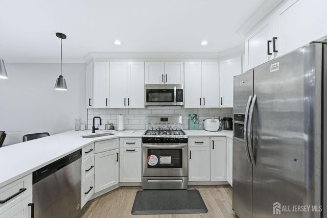 15 Rector Avenue, Woodbridge Proper, NJ 07095