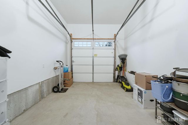 15 Rector Avenue, Woodbridge Proper, NJ 07095