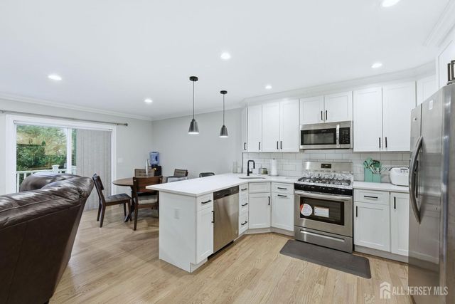 15 Rector Avenue, Woodbridge Proper, NJ 07095