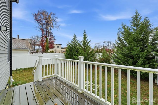 15 Rector Avenue, Woodbridge Proper, NJ 07095