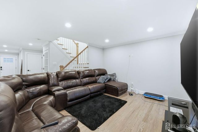 15 Rector Avenue, Woodbridge Proper, NJ 07095