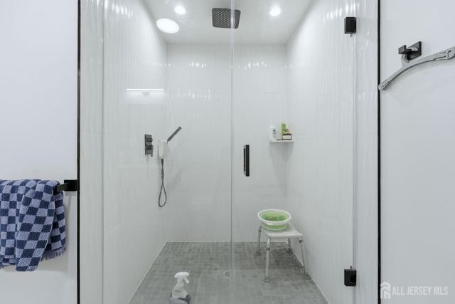 15 Rector Avenue, Woodbridge Proper, NJ 07095