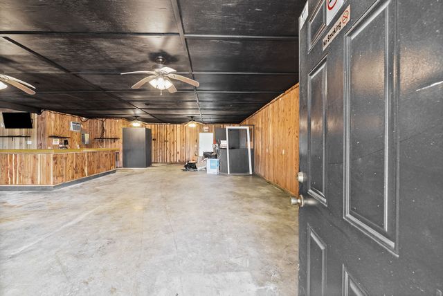 1095 White Oak Rd, Stewart, TN 37175