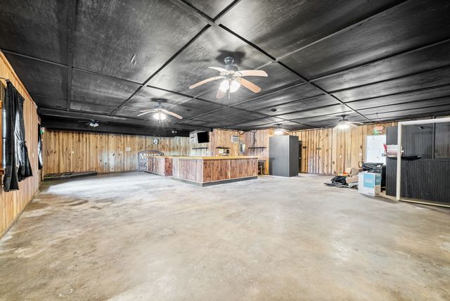 1095 White Oak Rd, Stewart, TN 37175