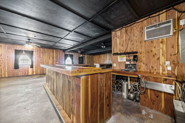 1095 White Oak Rd, Stewart, TN 37175