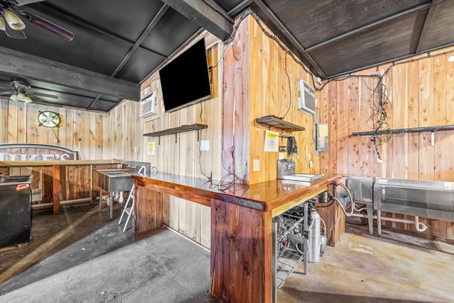 1095 White Oak Rd, Stewart, TN 37175