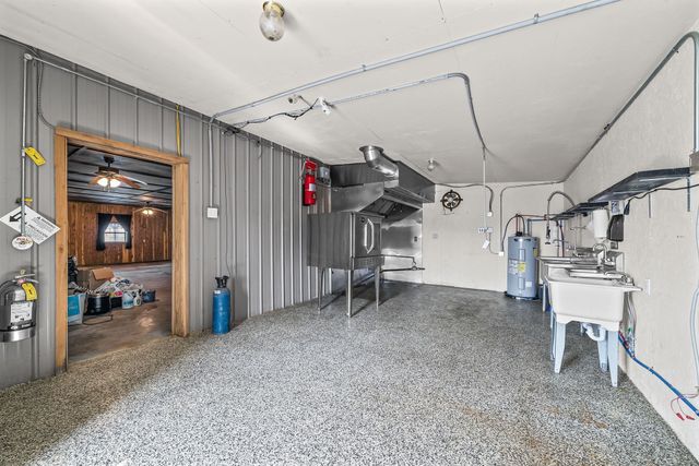 1095 White Oak Rd, Stewart, TN 37175