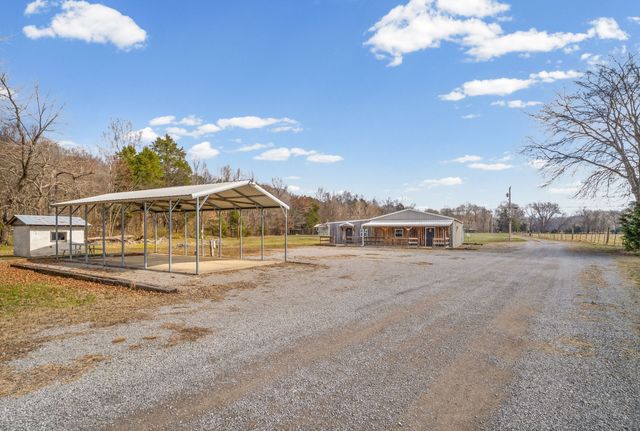 1095 White Oak Rd, Stewart, TN 37175