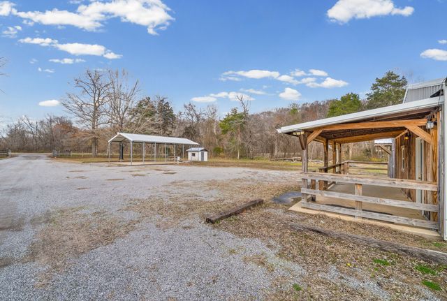 1095 White Oak Rd, Stewart, TN 37175