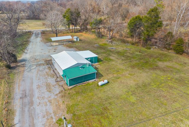 1095 White Oak Rd, Stewart, TN 37175