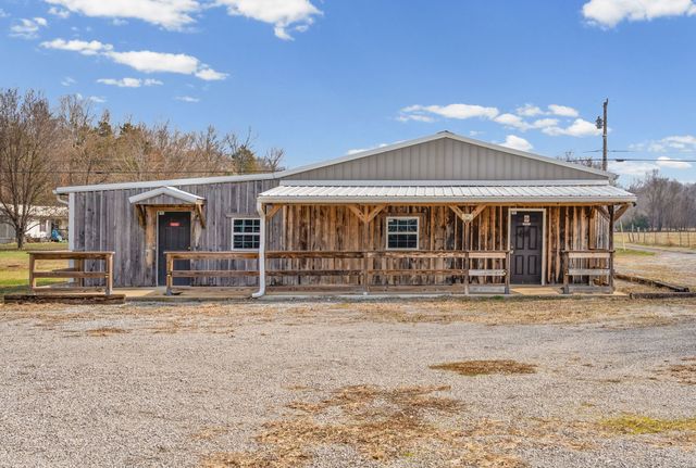 1095 White Oak Rd, Stewart, TN 37175