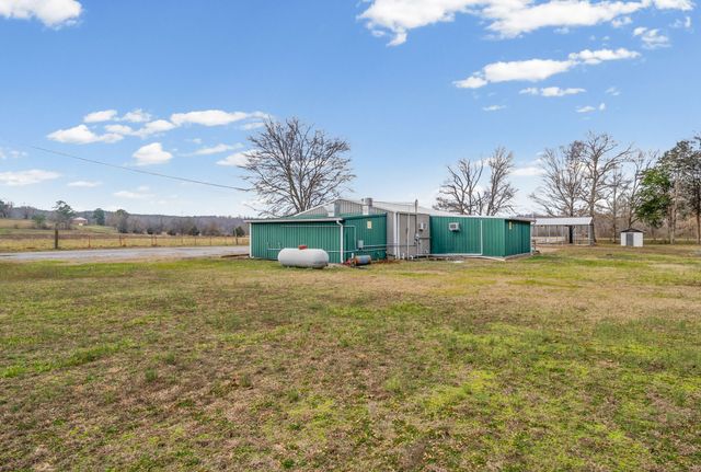 1095 White Oak Rd, Stewart, TN 37175