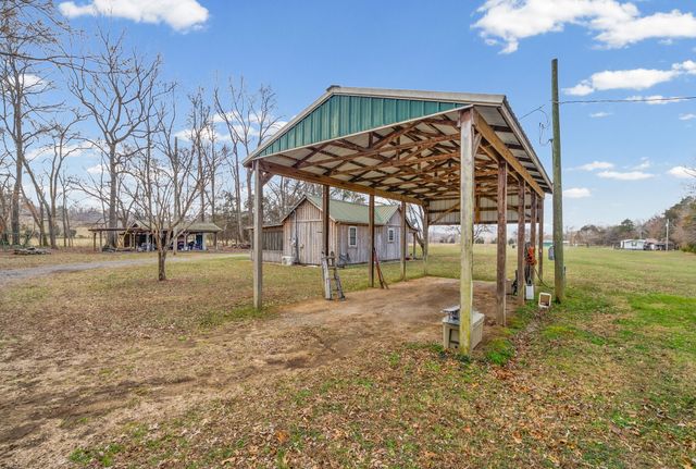 1095 White Oak Rd, Stewart, TN 37175