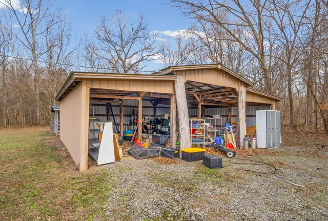 1095 White Oak Rd, Stewart, TN 37175
