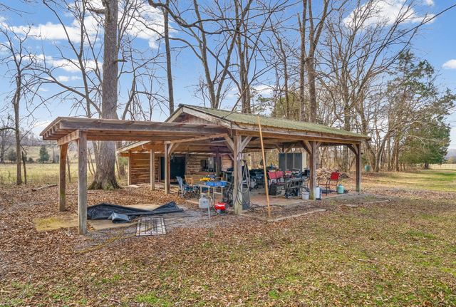 1095 White Oak Rd, Stewart, TN 37175