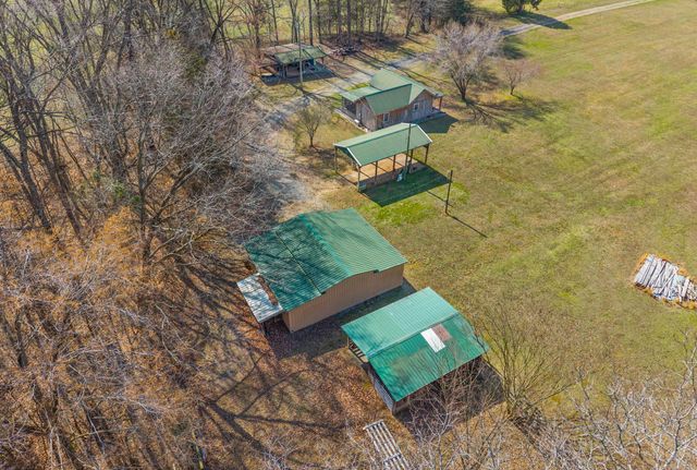 1095 White Oak Rd, Stewart, TN 37175