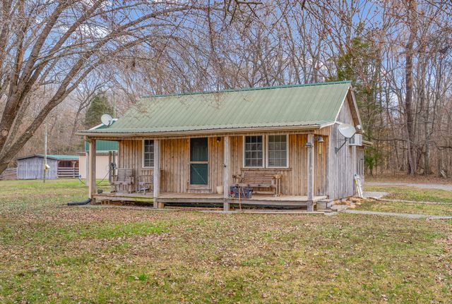 1095 White Oak Rd, Stewart, TN 37175