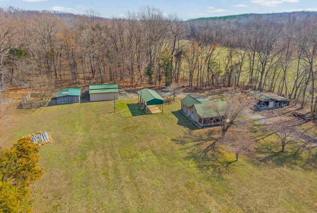 1095 White Oak Rd, Stewart, TN 37175