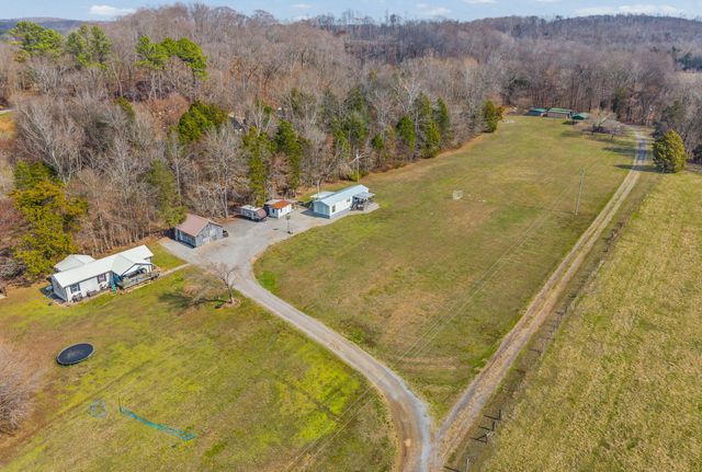 1095 White Oak Rd, Stewart, TN 37175