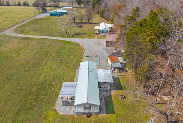 1095 White Oak Rd, Stewart, TN 37175
