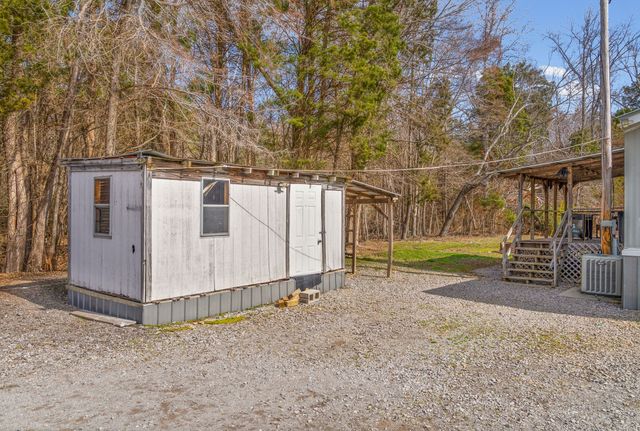 1095 White Oak Rd, Stewart, TN 37175