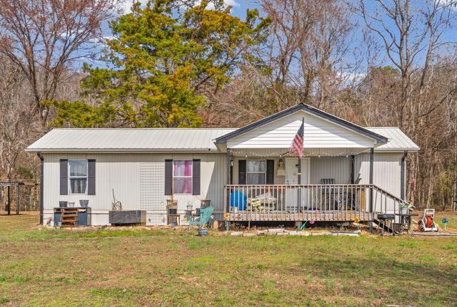1095 White Oak Rd, Stewart, TN 37175