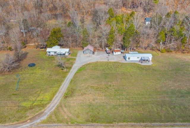 1095 White Oak Rd, Stewart, TN 37175