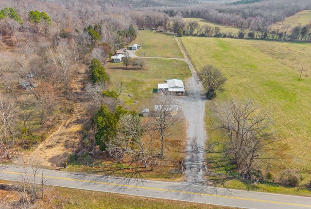 1095 White Oak Rd, Stewart, TN 37175