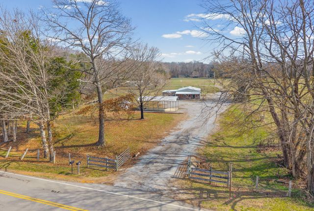 1095 White Oak Rd, Stewart, TN 37175