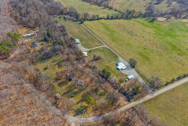 1095 White Oak Rd, Stewart, TN 37175