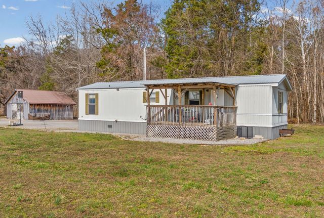 1095 White Oak Rd, Stewart, TN 37175