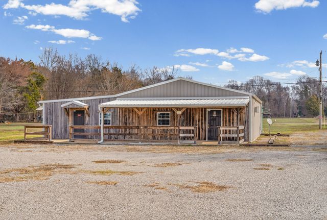 1095 White Oak Rd, Stewart, TN 37175