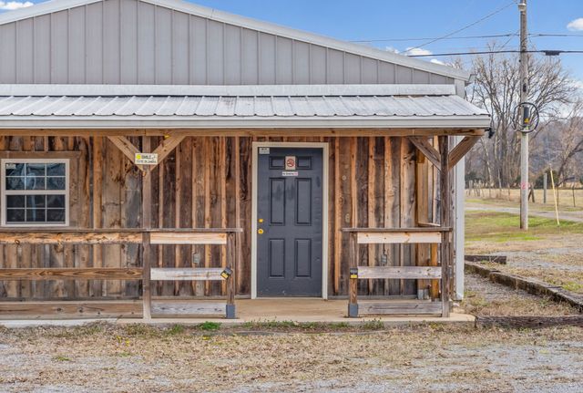 1095 White Oak Rd, Stewart, TN 37175