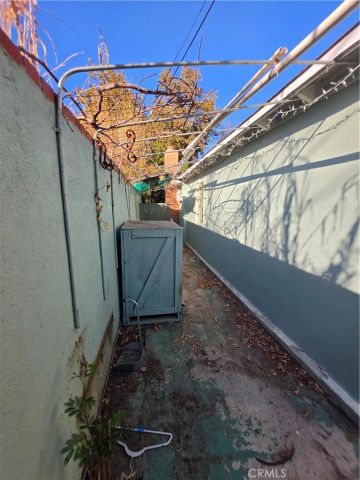 5925 Whitnall Highway, Los Angeles, CA 91601