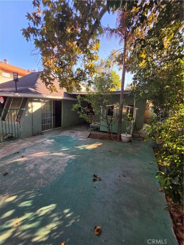 5925 Whitnall Highway, Los Angeles, CA 91601