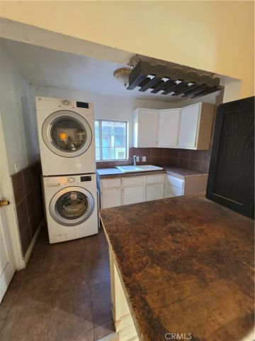 5925 Whitnall Highway, Los Angeles, CA 91601