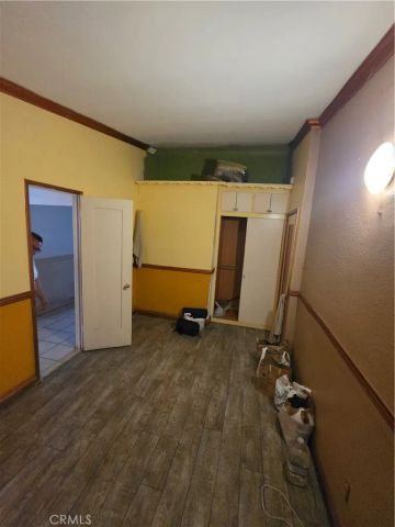 5925 Whitnall Highway, Los Angeles, CA 91601