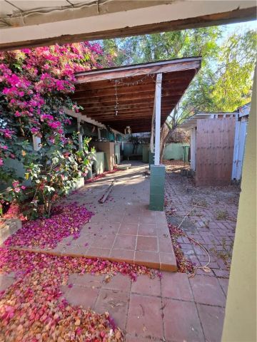 5925 Whitnall Highway, Los Angeles, CA 91601
