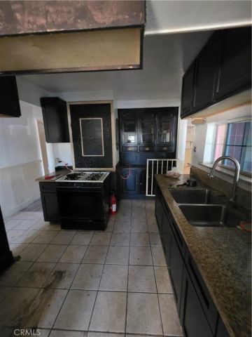 5925 Whitnall Highway, Los Angeles, CA 91601