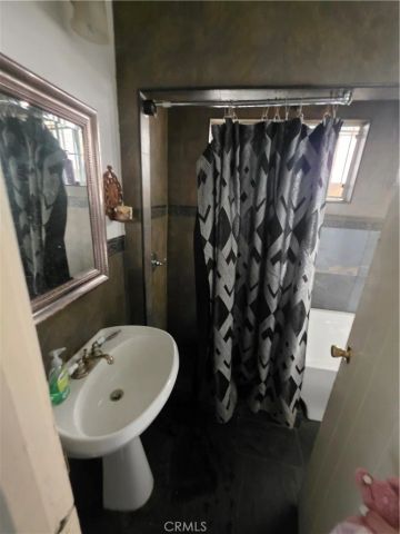 5925 Whitnall Highway, Los Angeles, CA 91601