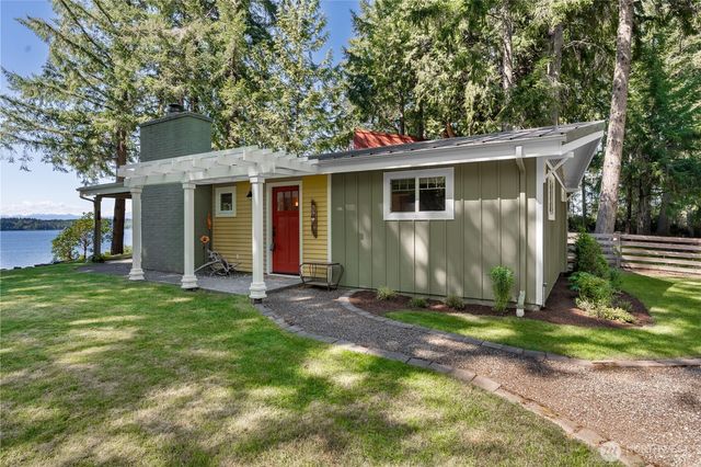 924 W Herron Boulevard NW, Lakebay, WA 98349