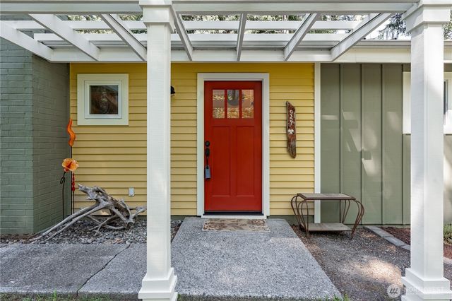924 W Herron Boulevard NW, Lakebay, WA 98349