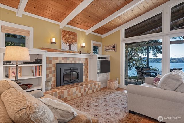 924 W Herron Boulevard NW, Lakebay, WA 98349