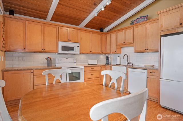 924 W Herron Boulevard NW, Lakebay, WA 98349