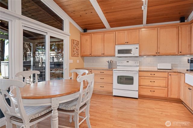 924 W Herron Boulevard NW, Lakebay, WA 98349