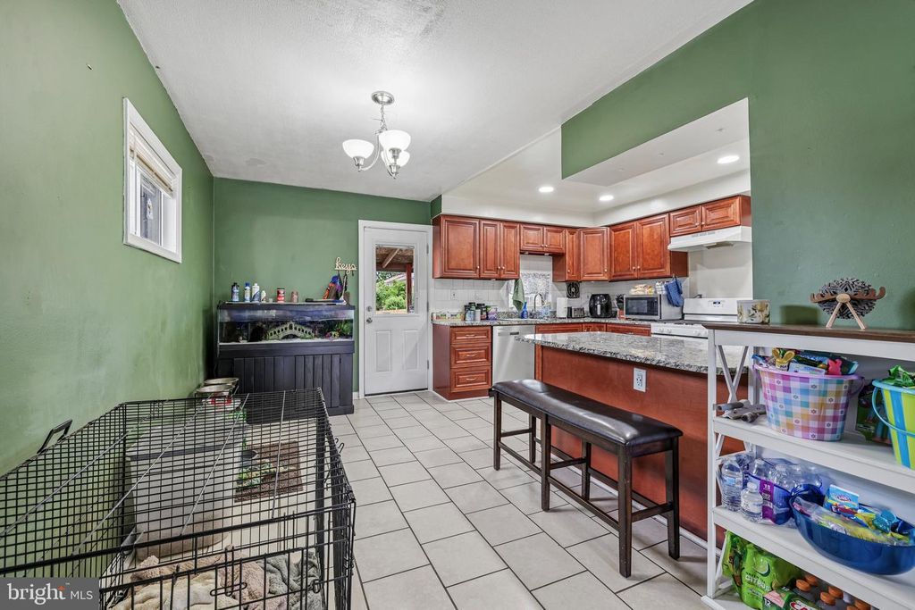 Image 11 of property listing at 1640 POLES RD, Baltimore, MD 21221